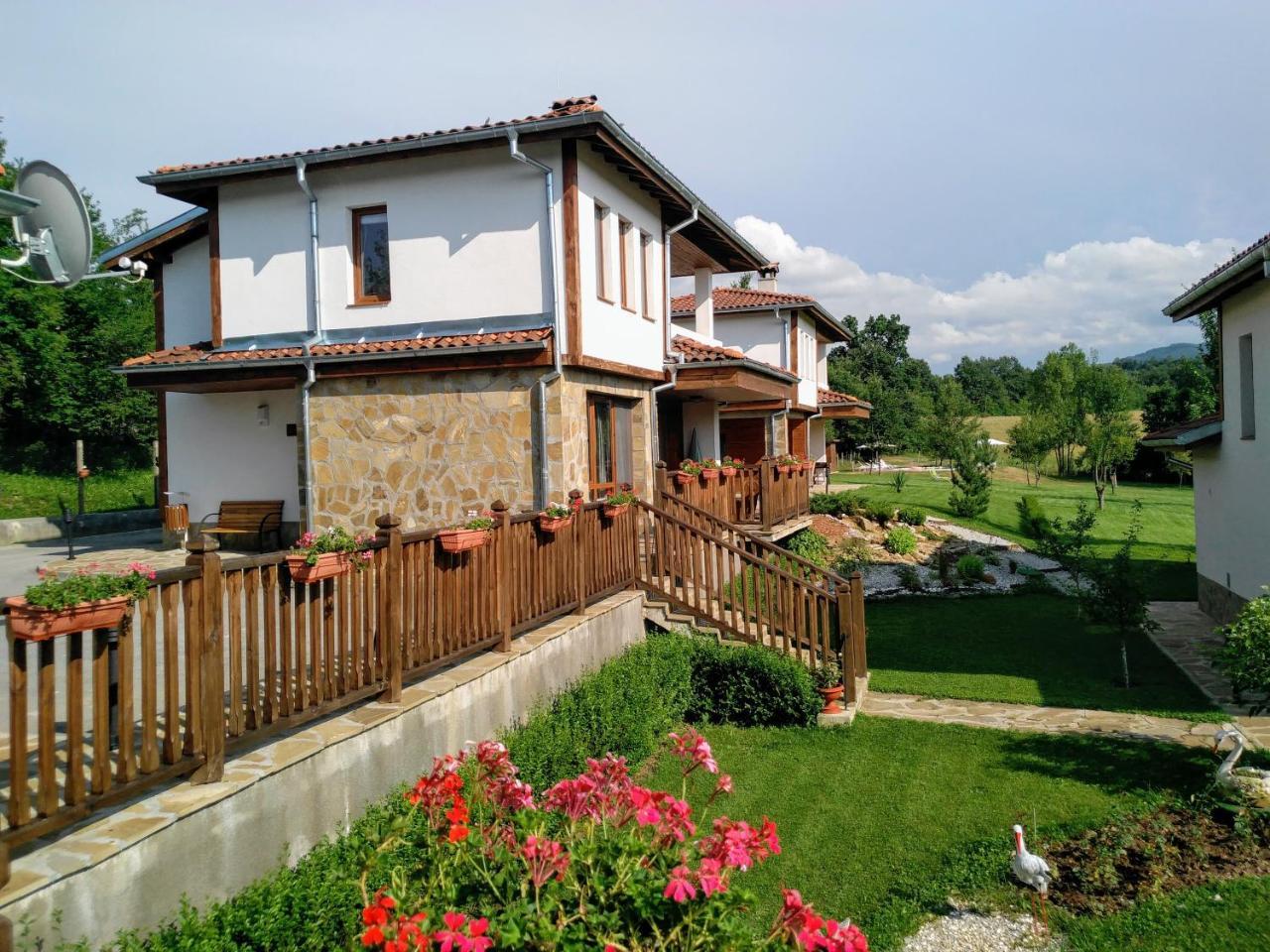 Hotel Sinjirite Complex Elena Esterno foto